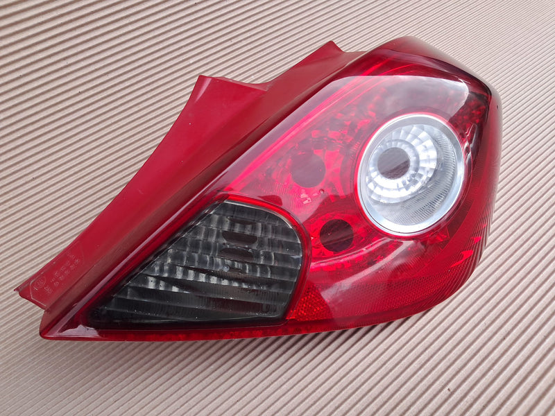 Opel Corsa D coupe 2 usi, lampa stop completa partea dreapta, stopuri originale
